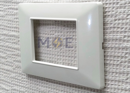 NewVS/ Plana Plastic Cover Plate White 3module | White-16 | بلاك بلاستيك ابيض